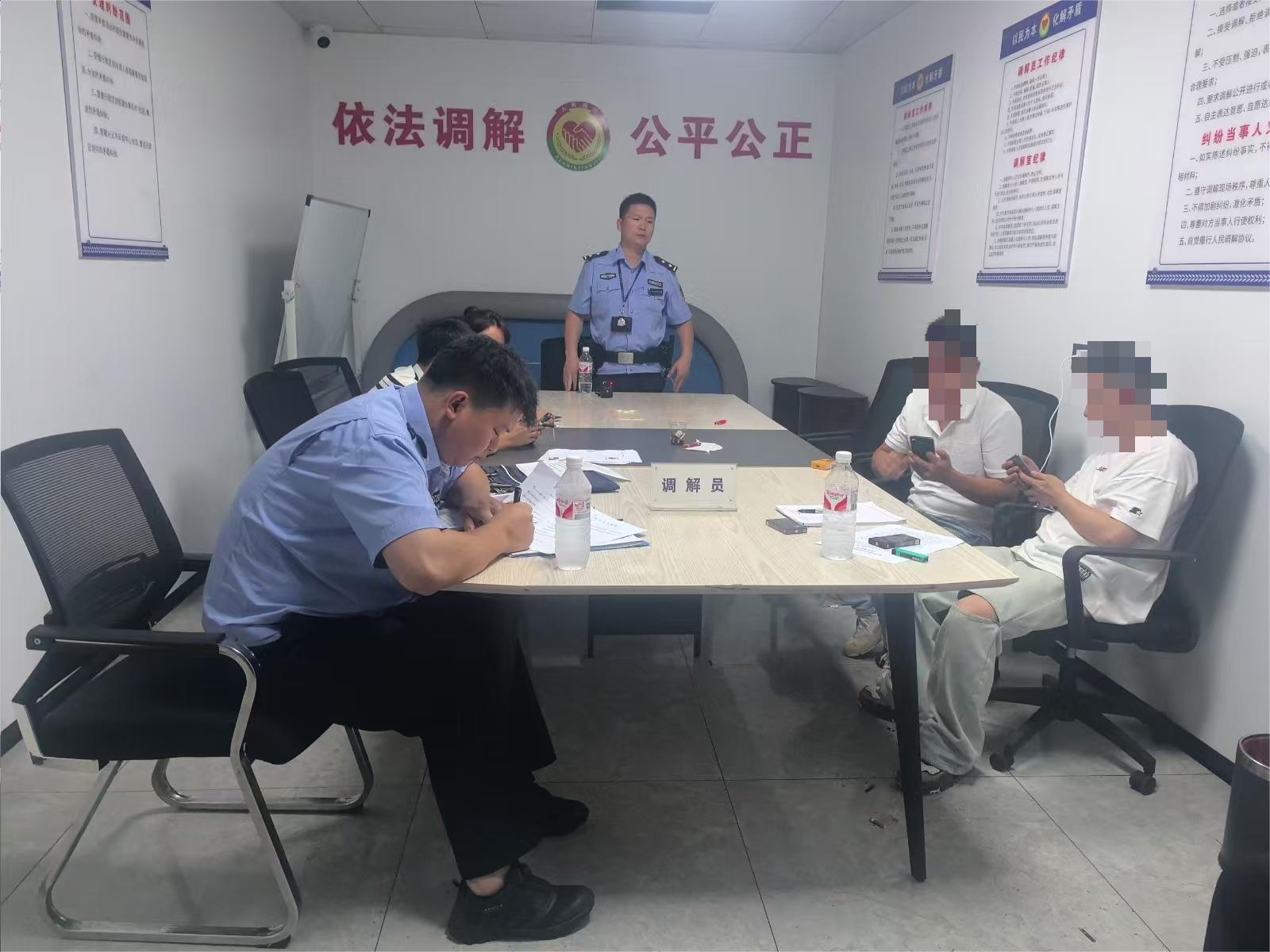 調(diào)解現(xiàn)場.jpg