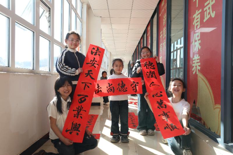 圖2參加活動的群眾留影記錄.jpg