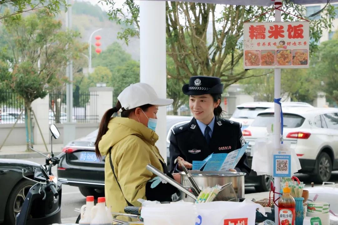 圖2安一向群眾普及安全知識.jpg