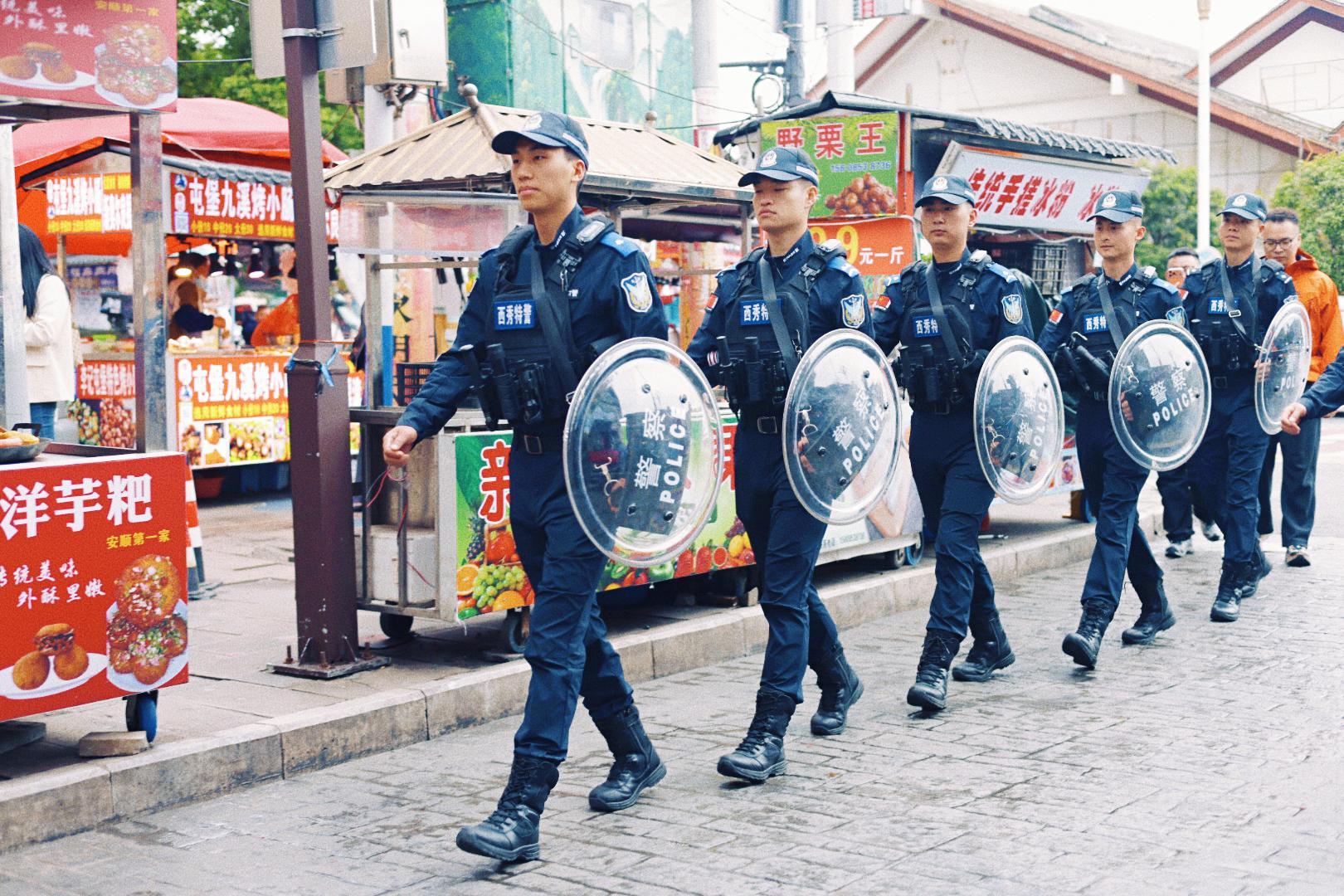 安順公安圓滿(mǎn)完成“五一”假期安保工作