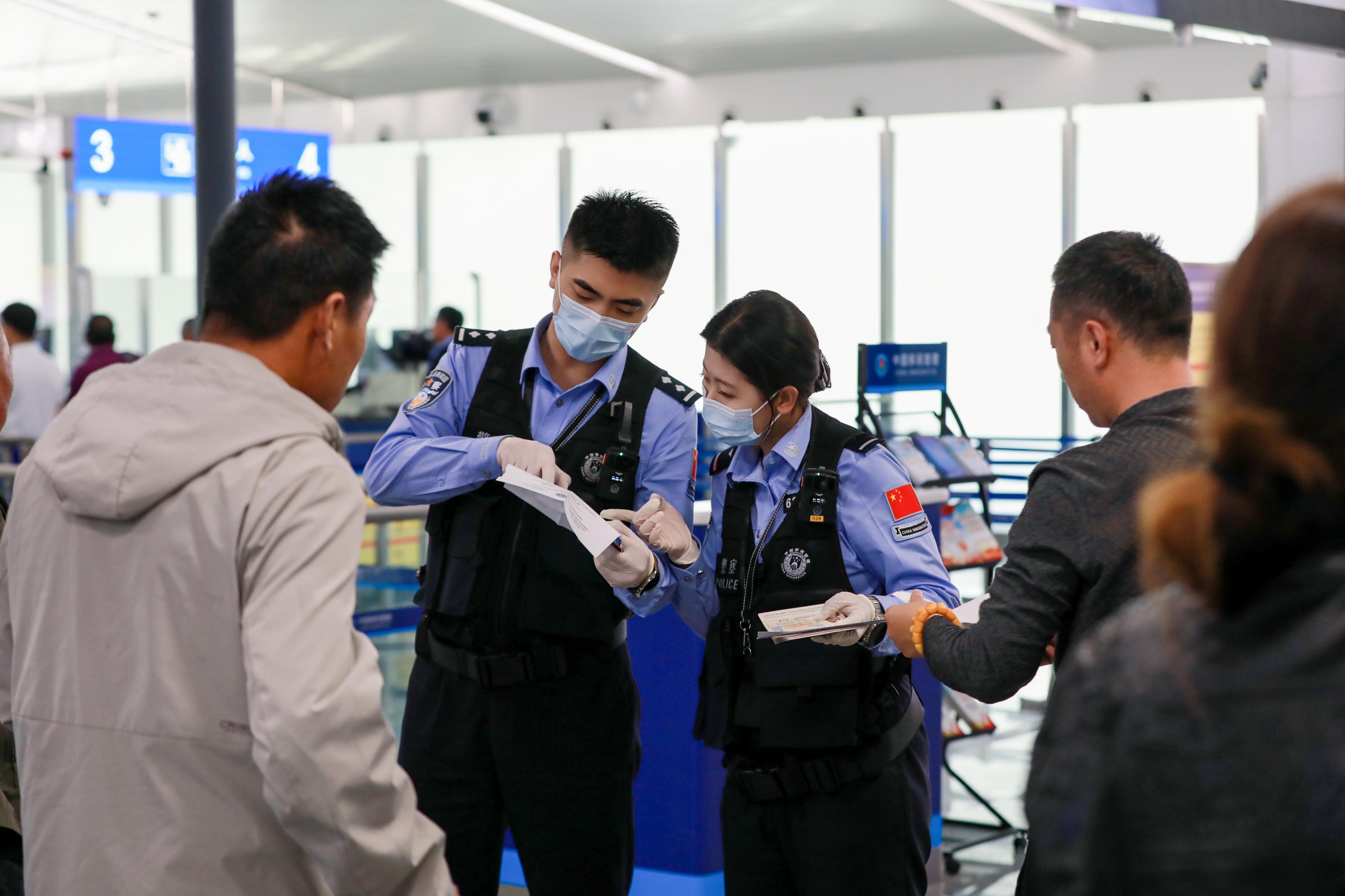 新疆伊寧邊檢站護航航空口岸通航一周年 出入境客流穩(wěn)步增長