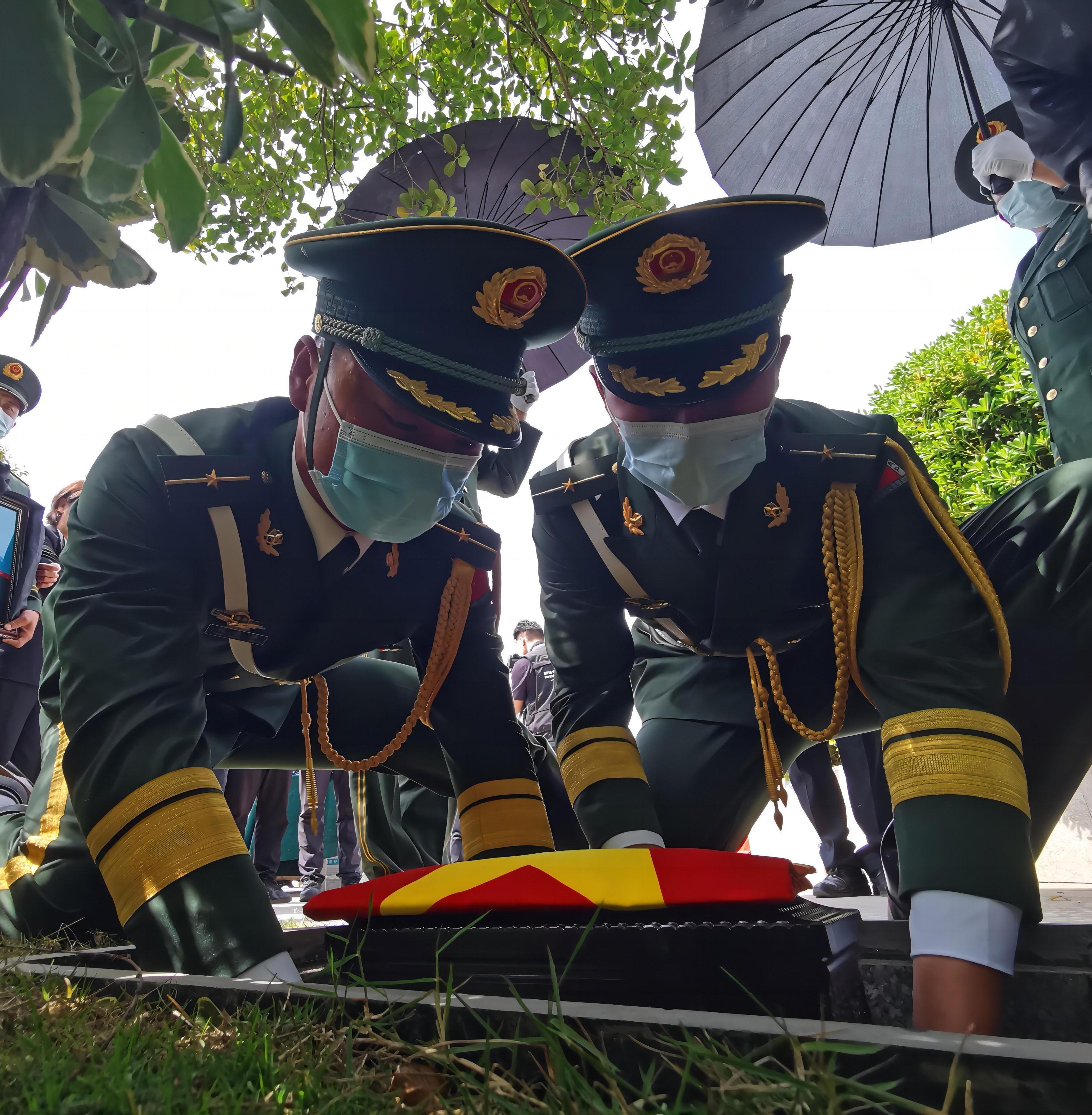 汪曉龍，我們送你回家！