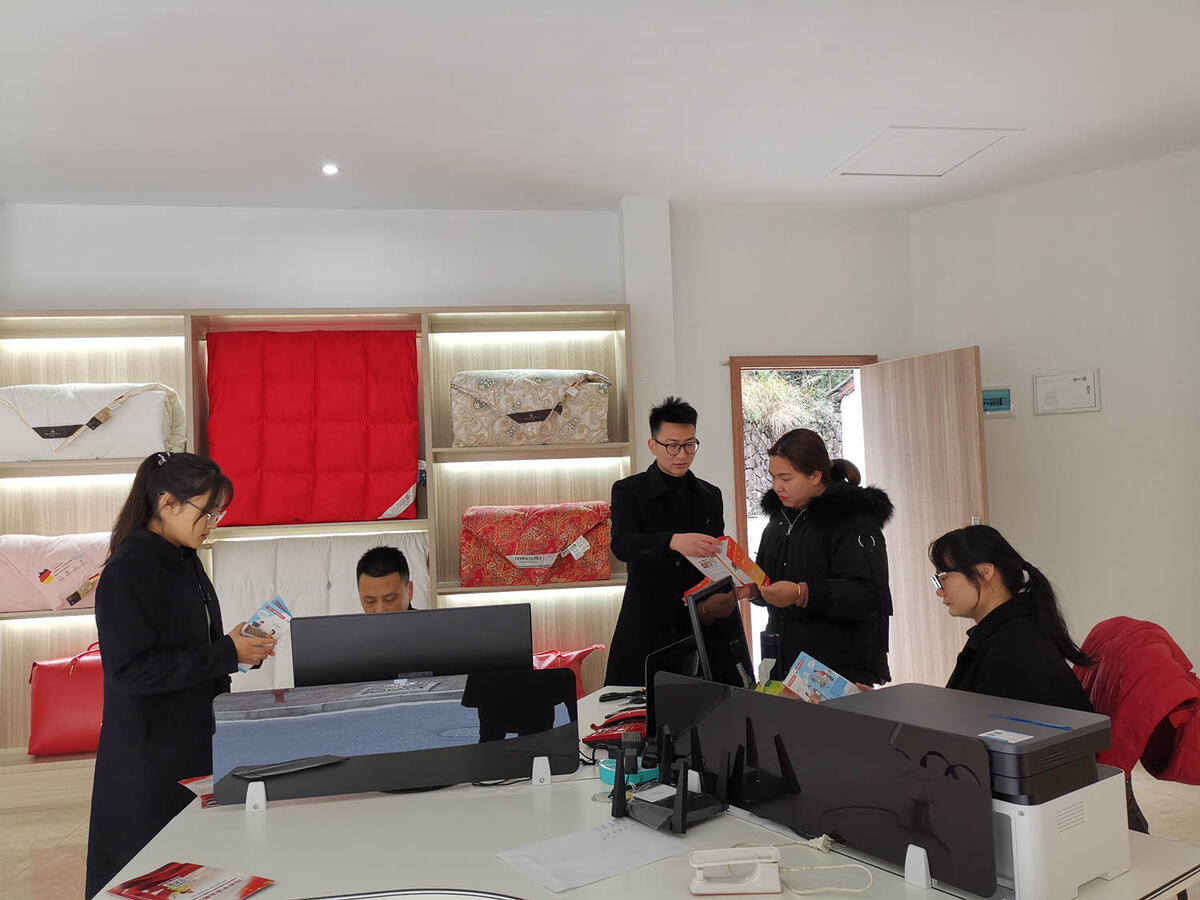 淳安司法：憲法宣傳進(jìn)企業(yè)，“把脈問診”開良方